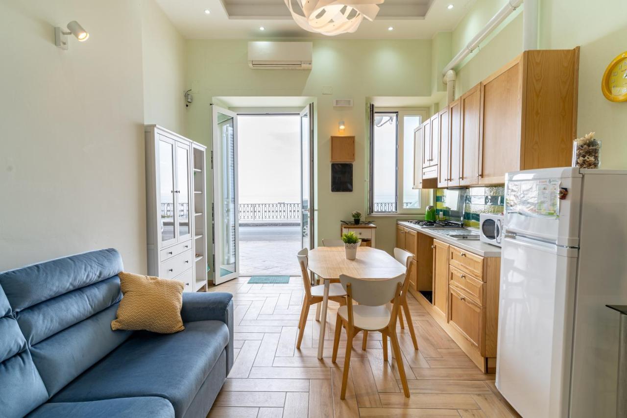 Giardini Naxos Lovely Flat In Front Of The Beach Exterior photo