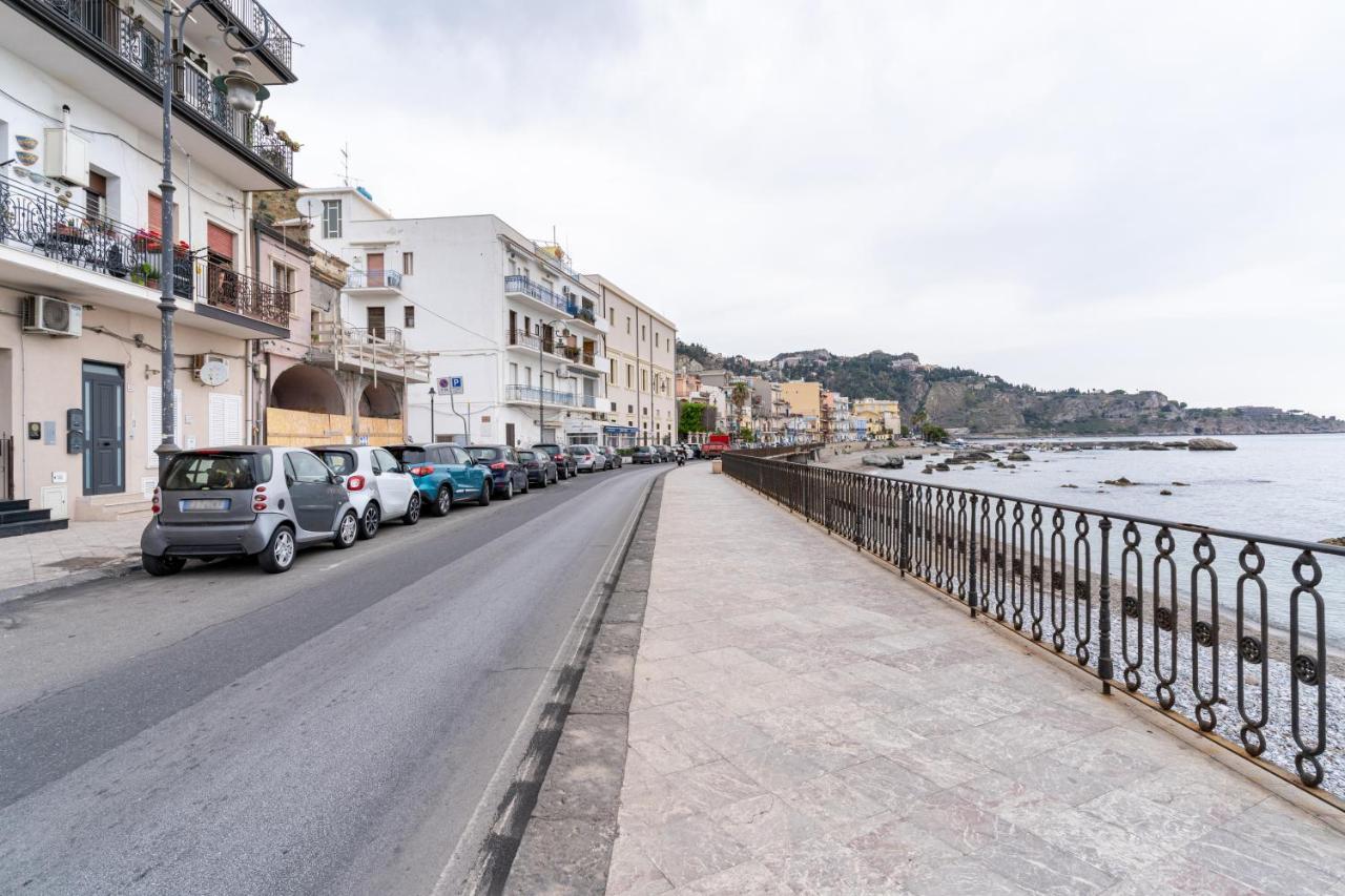 Giardini Naxos Lovely Flat In Front Of The Beach Exterior photo